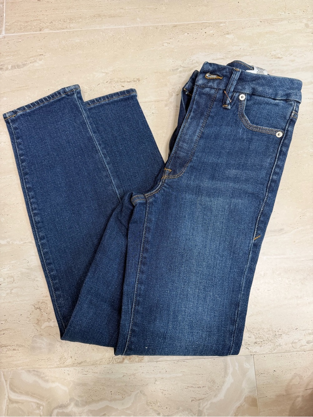 Good American Good Classic Slim Jeans in Dark Blue Wash
